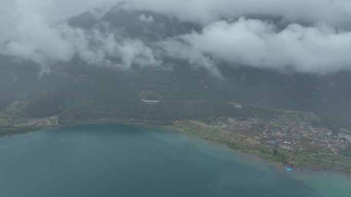 雨中泸沽湖