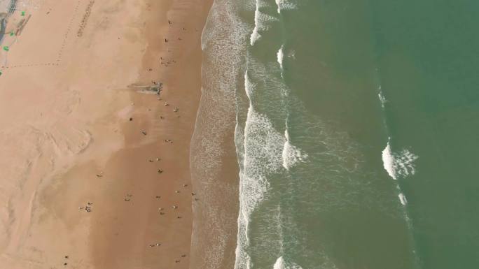 海浪沙滩海浪拍打沙滩航拍素材