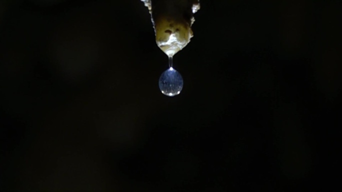 洞穴 鹅管 滴水 如珍珠如珍珠慢镜头