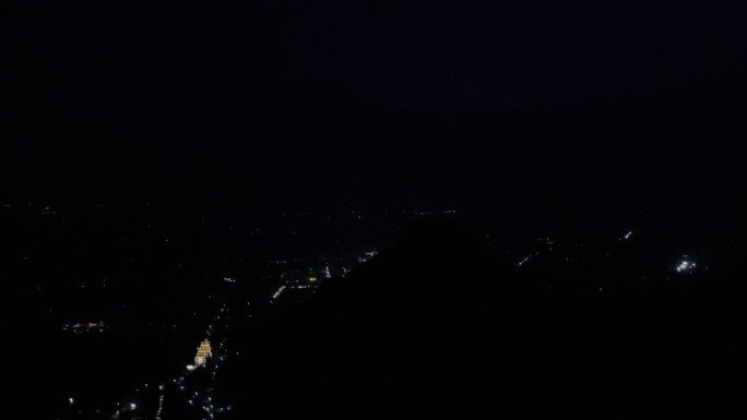 夜爬华山全民健身登高登山道夜晚爬山人群