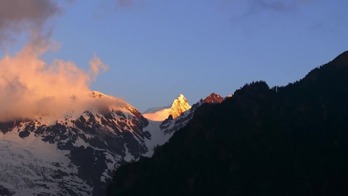 梅里雪山日照金山合集