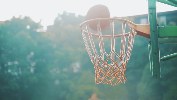 篮球入框青春阳光怀旧休闲运动打篮球意境