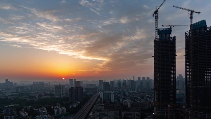 城市建筑工地塔吊天亮剪影城市日出朝霞彩霞