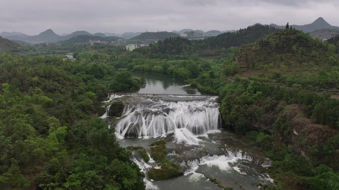 航拍陡坡塘