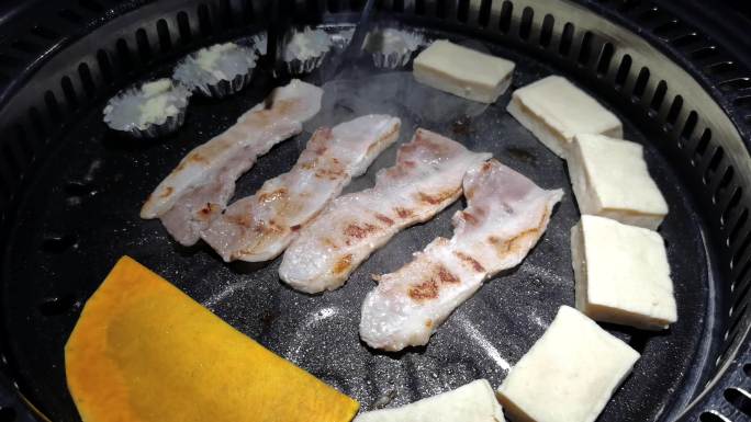 日式烤肉 韩式烤肉 美食 新鲜五花肉豆腐