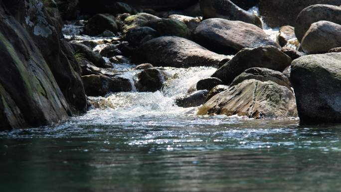 小溪山泉水