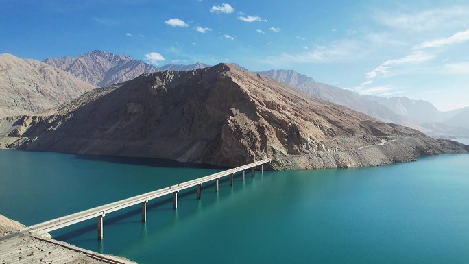新疆帕米尔高原塔莎古道下坂地水库