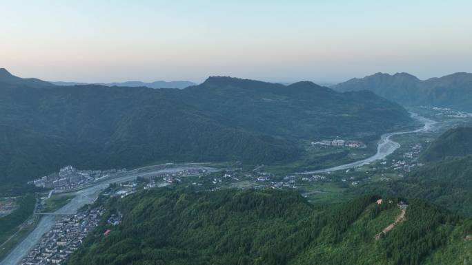 成都彭州龙门山镇宝山风景区日出