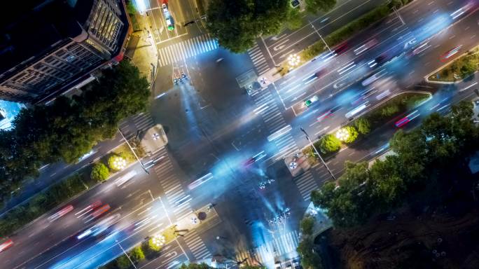 城市道路夜晚轨迹航拍延时