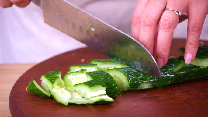 中国名菜 刀拍黄瓜做法