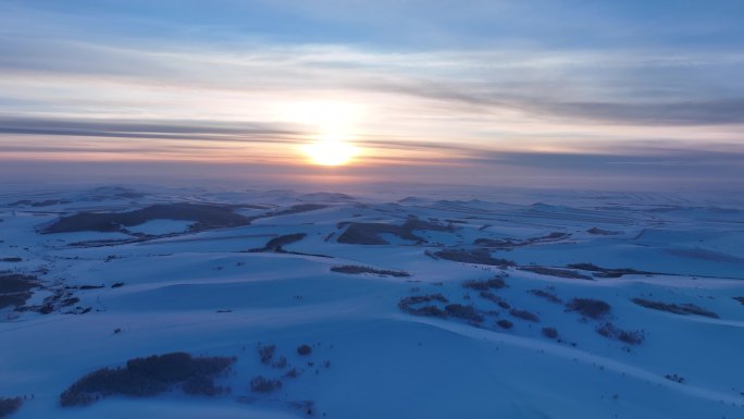 航拍严冬中的辽阔暮色雪原