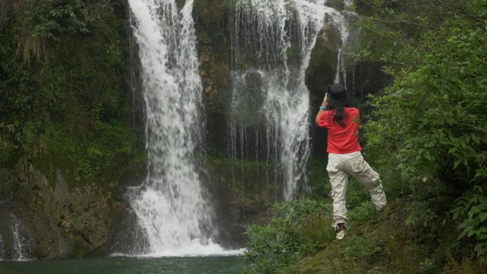 户外探险探索旅行旅游打卡自然山水瀑布