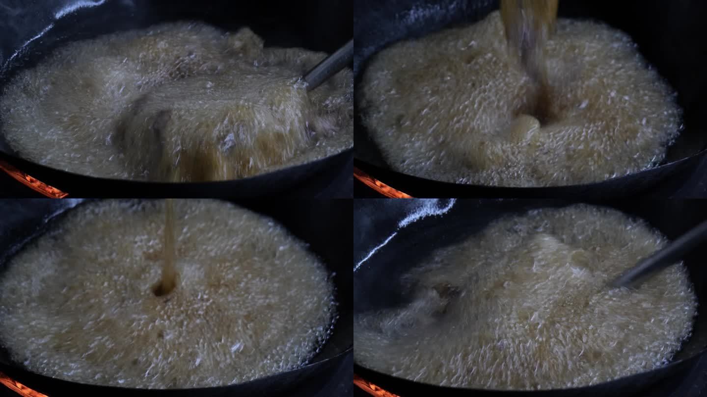 油炸烹饪沸腾的油锅