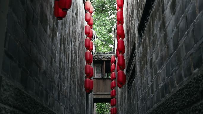 成都锦里古街挂有红灯笼的巷子