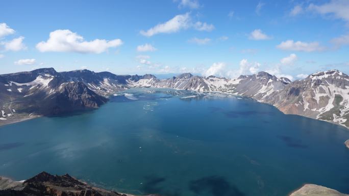 天池水面反射云层5秒延时