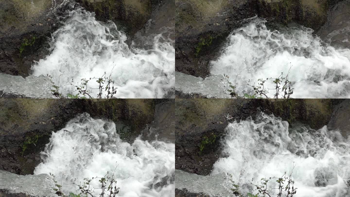 山涧大瀑布倾泻峡谷白色浪花飞舞慢镜头