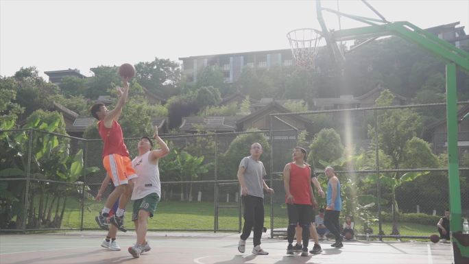 阳光少年篮球爱好打篮球健康生活篮球入框