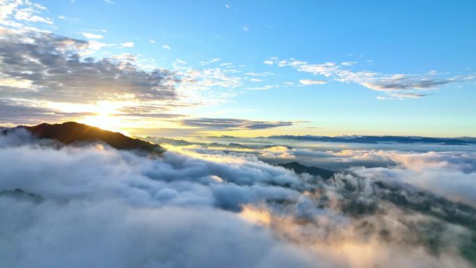 白石山顶日出云海