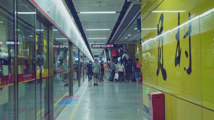 4K升格实拍繁忙的羊城广州员村地铁站乘客