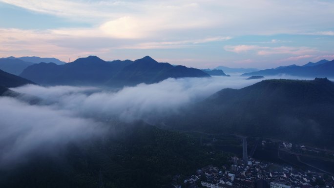 山川云海和美丽乡村航拍