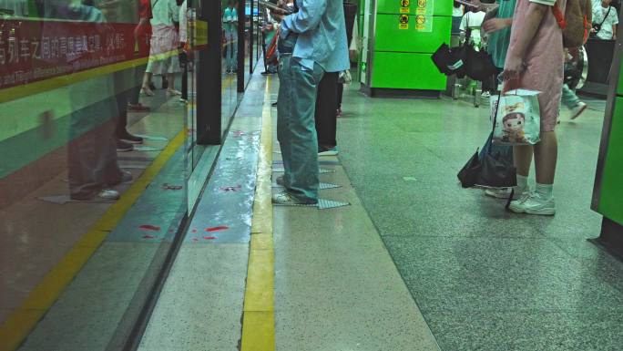 4K升格实拍，羊城广州地铁进出站。