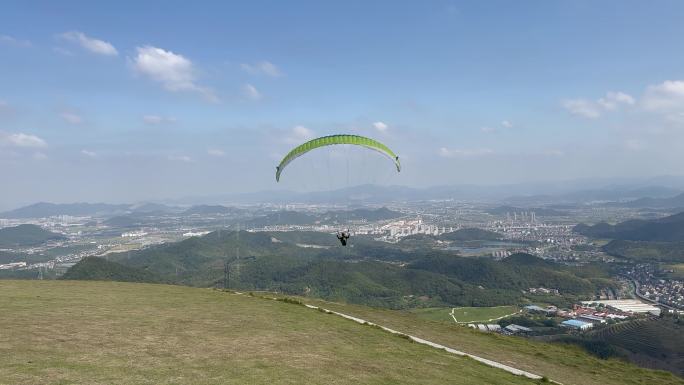 实拍高山滑翔伞户外极限飞行冒险运动