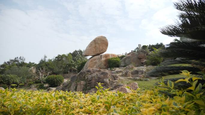 福建漳州东山岛风动石特写环绕镜头4K