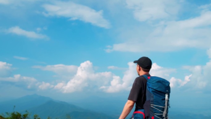 徒步旅行登山攀登登高山顶大气人物背影