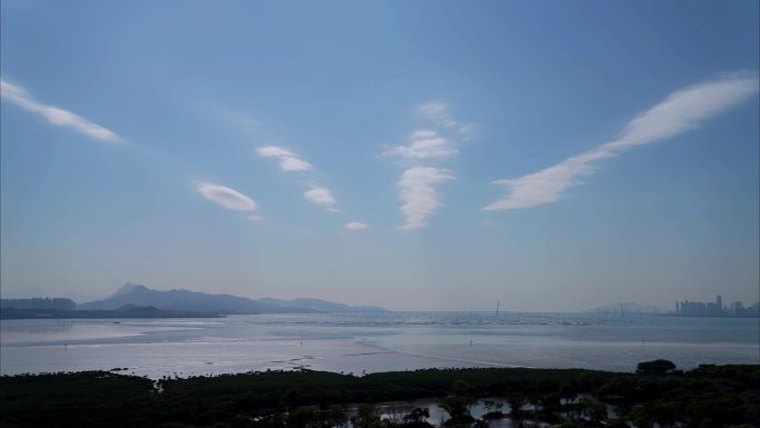 深圳红树林海面天空云景 逐渐消失的云