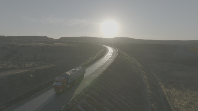 Log 航拍高速卡车 高速运输
