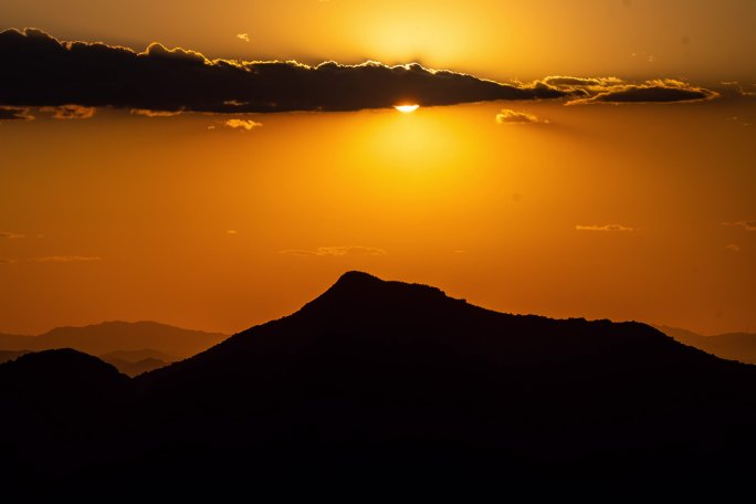 北京门头沟灵山日落夕阳延时摄影风光落日