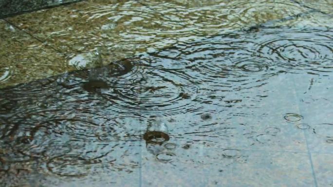 雨中水面 地面水滩 路面积水