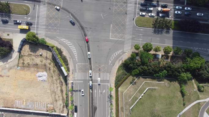 航拍俯视怡心湖区域道路交通住宅自然环境