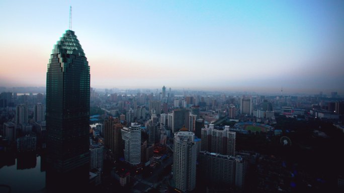 武汉外滩金融中心大厦俯拍城市夜转日延时