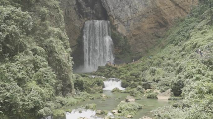 山间瀑布羊皮洞瀑布飞流直下然保护区旅游
