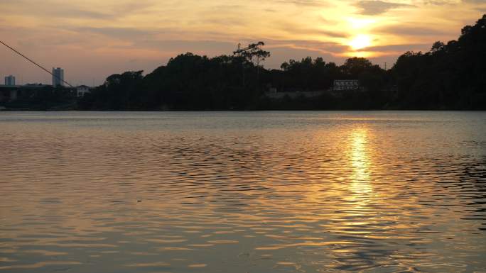 江河水域夕阳黄昏江面水面河面金色阳光