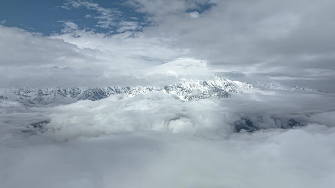 川西蜀山贡嘎雪山航拍穿云日照金山延时摄影