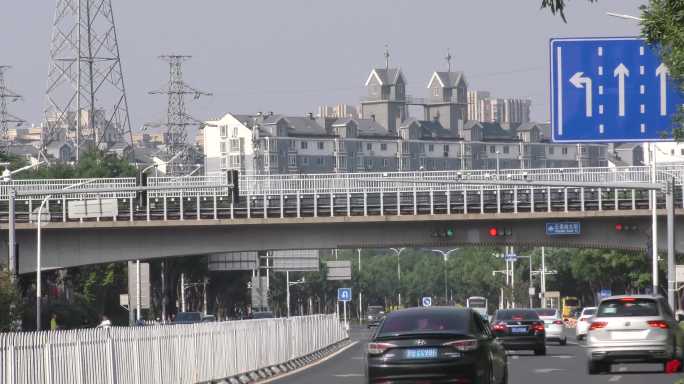 城市早晨车流骑行跑步河边玩耍遛弯街头公园