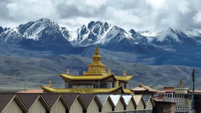 川西塔公寺航拍穿云金延时鱼子西雅拉雪长焦