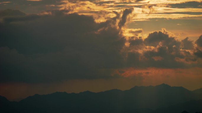 远山自然阳光光照云层延时自然天空云景风景