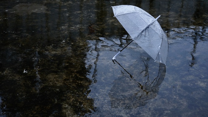 雨天透明雨伞悲伤孤单伤感情绪意境镜头