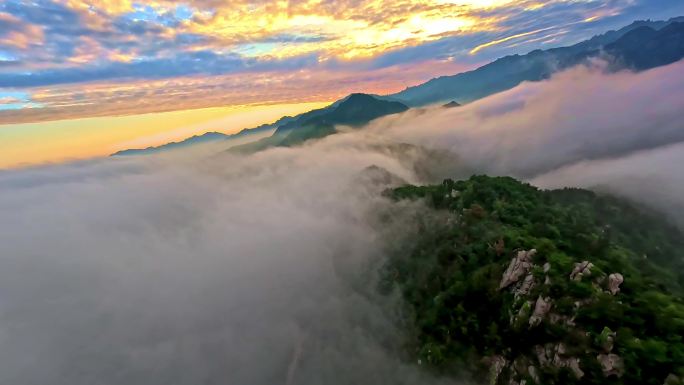 日出山林云海穿越机