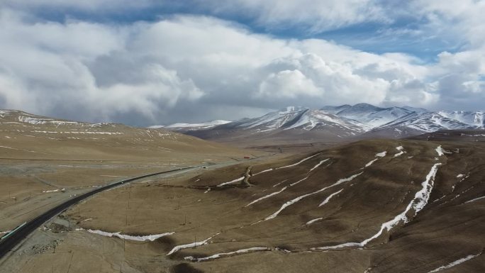 航拍新疆南疆帕米尔高原大气雪山公路景色