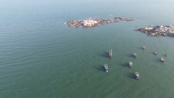 阳光沙滩 海边 大风车