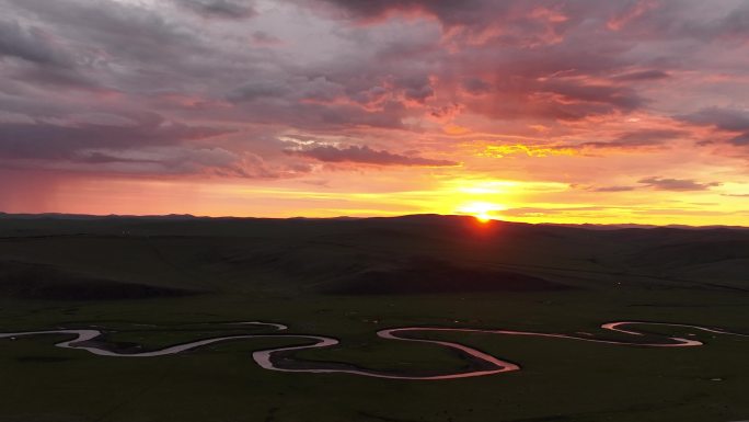 草原曲河晚霞夕阳美