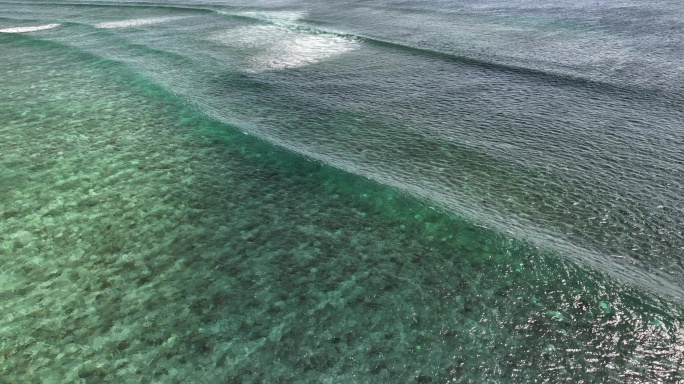 流动的玻璃海海平面