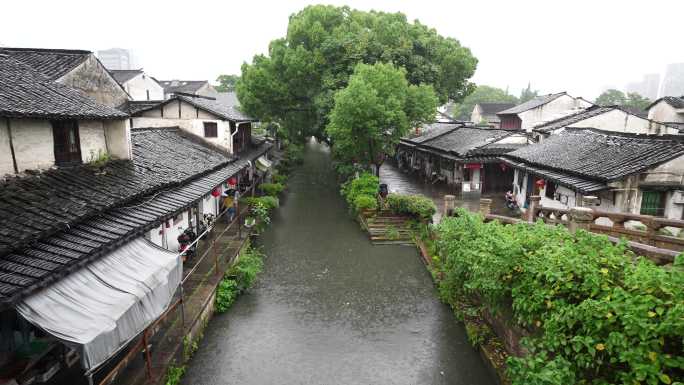 4K雨中的绍兴古桥八字桥