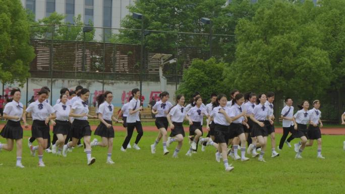 学生奔跑