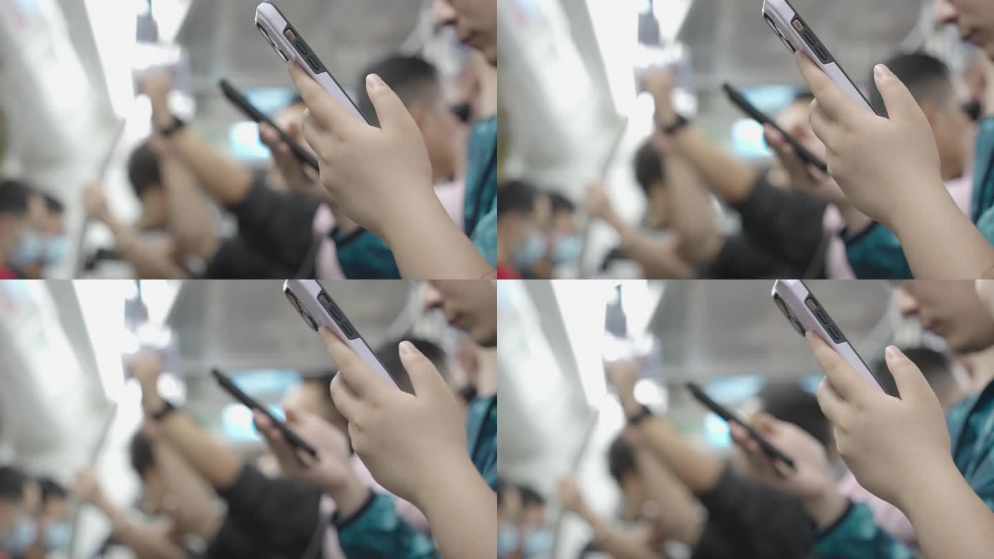 地铁上使用手机的人们