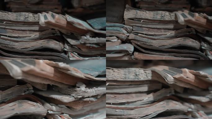 一堆老旧书籍